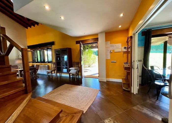 Magnifica Mirando Al Mar