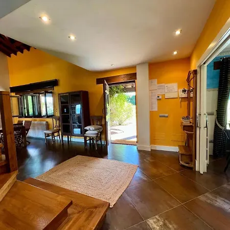 Magnifica Mirando Al Mar