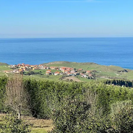 Magnifica Mirando Al Mar