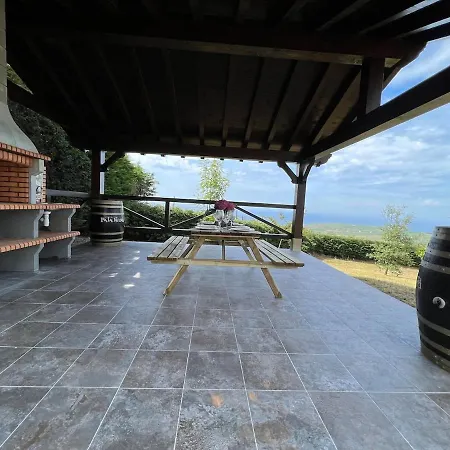 Magnifica Mirando Al Mar *